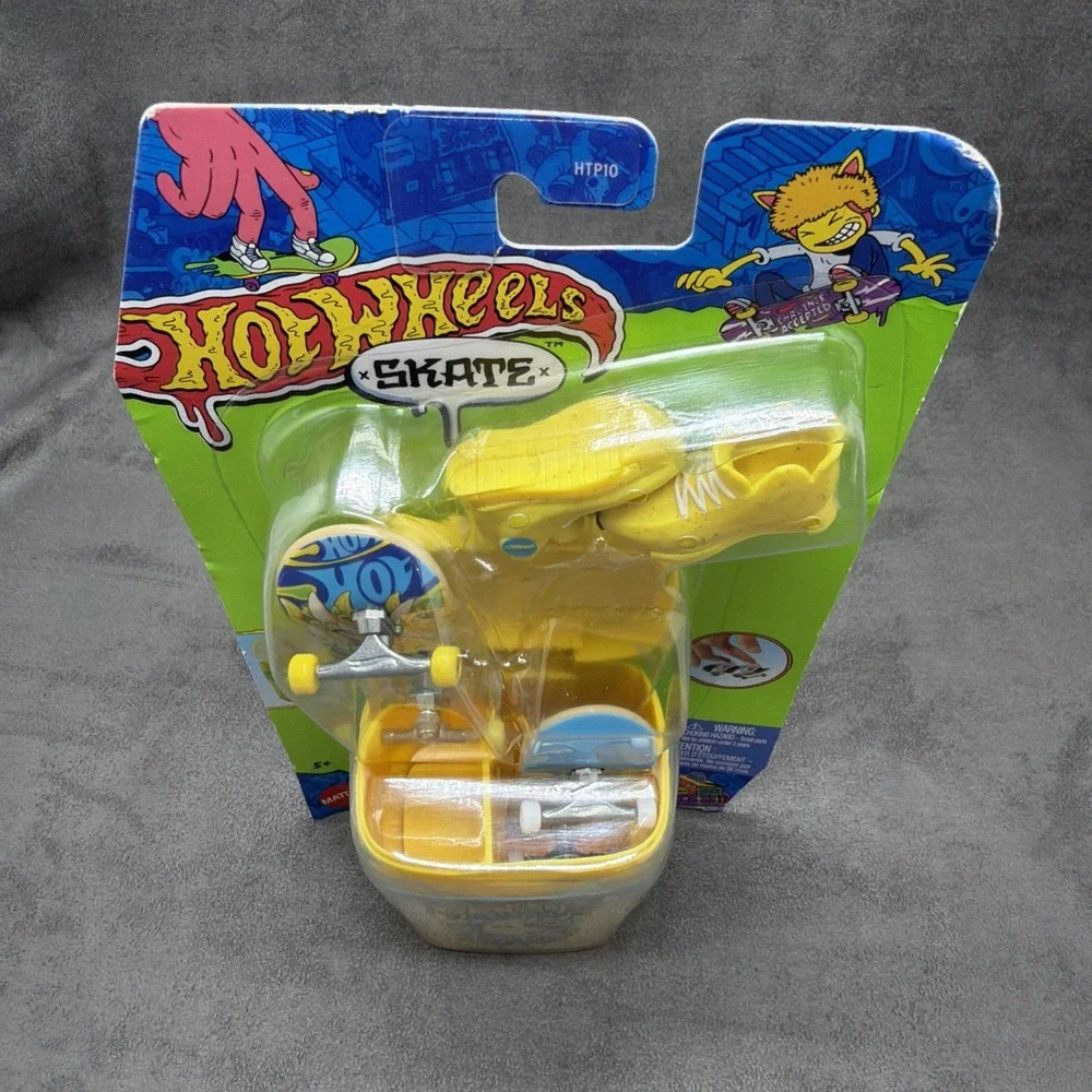Hot Wheels Skate Banana Licious Complete 2 Decks Fingerboards And Shoes